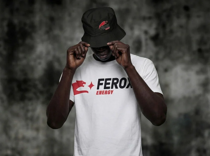 T-shirt blanc et casquette FEROX